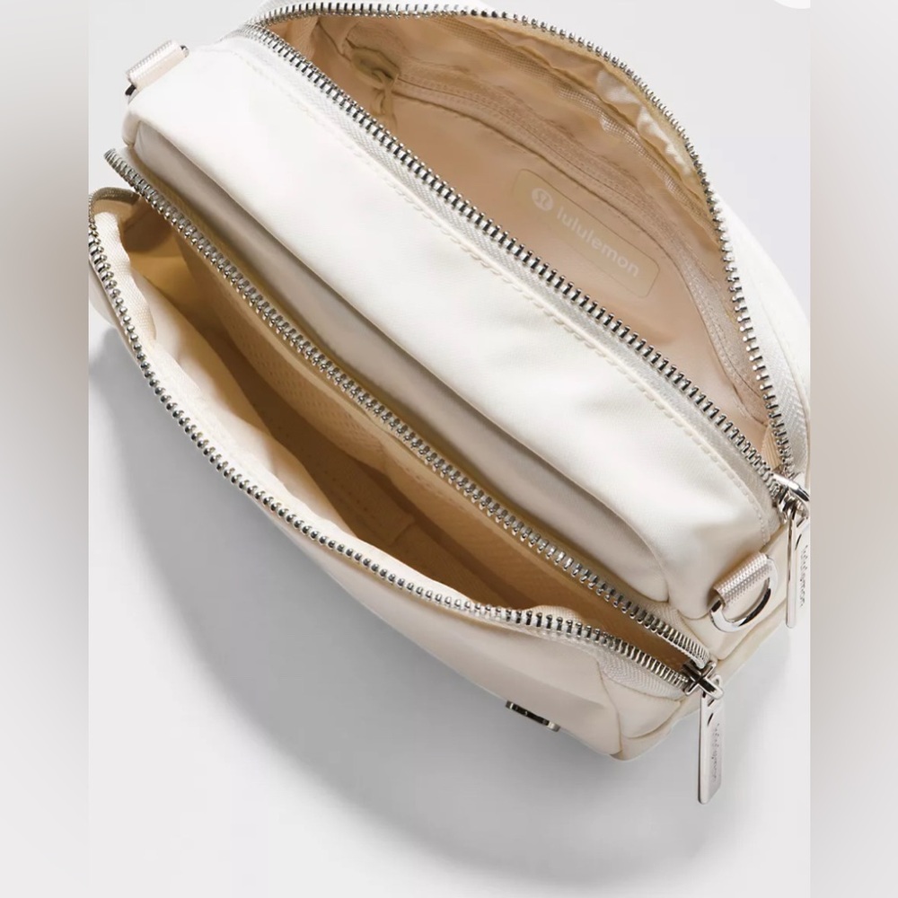 Lululemon Everywhere Crossbody Bag 2L
Metal Hardware - Picture 3 of 5